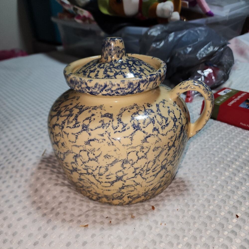 ROSEVILLE OHIO SPONGEWARE POTTERY BEAN POT